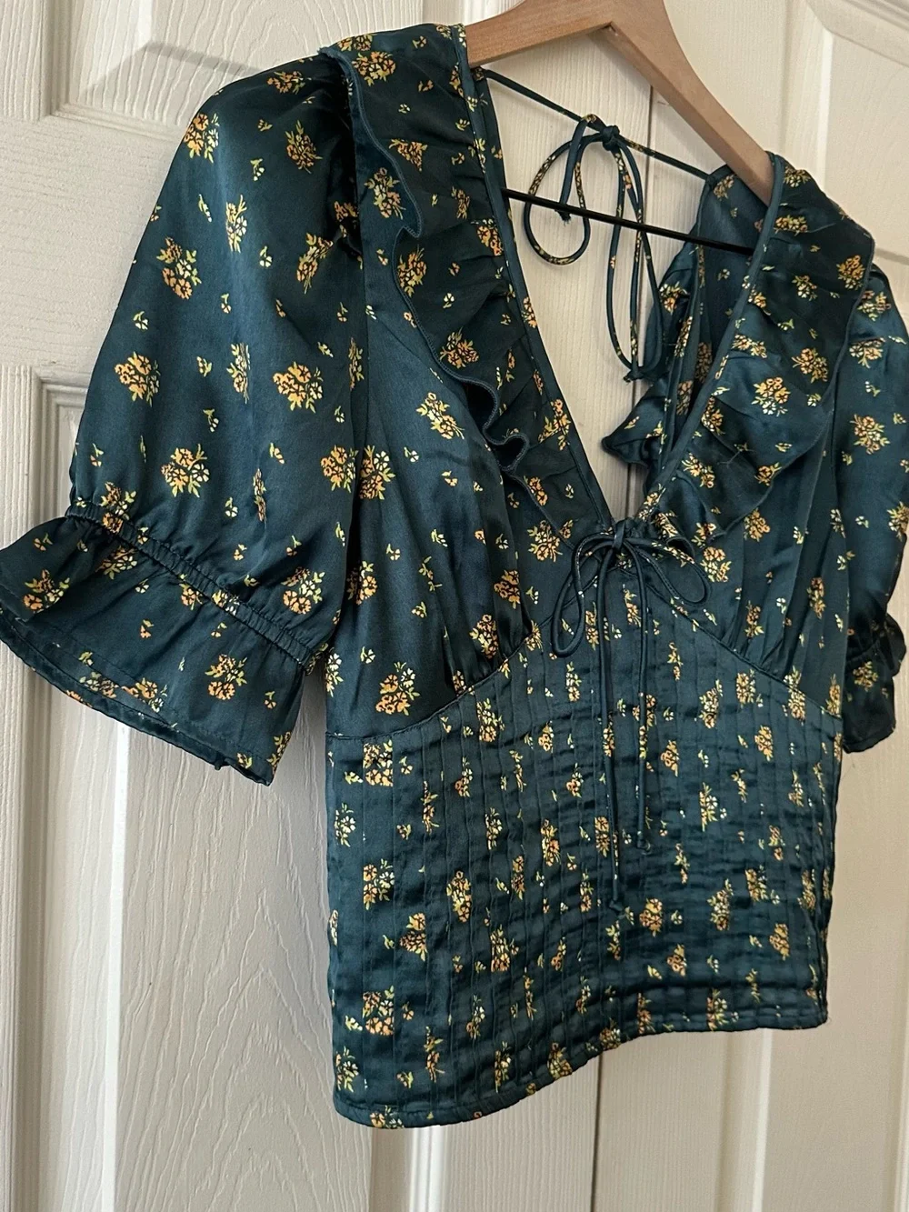 FREE PEOPLE Y2K Dark Green Floral Tie-Front Satin Peplum Deep V-Neck Blouse